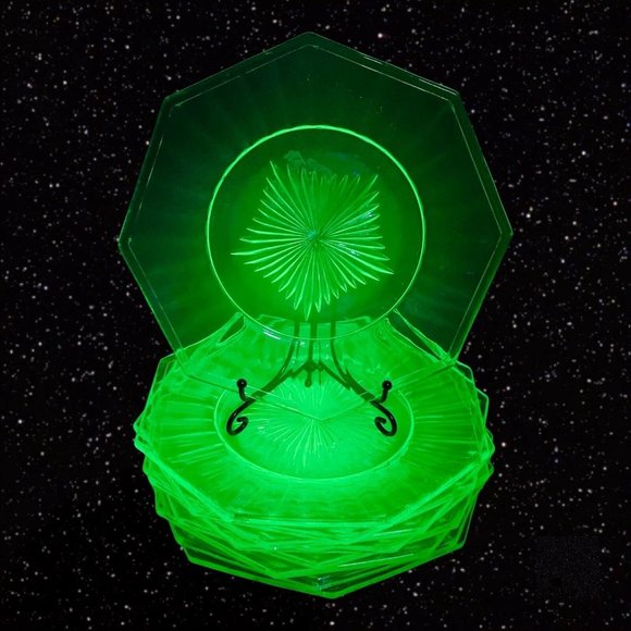 Uv glows Other - Set Of 9 Art Glass Uranium UV Glows Octagon Light Green Plates Salad Plates 7”